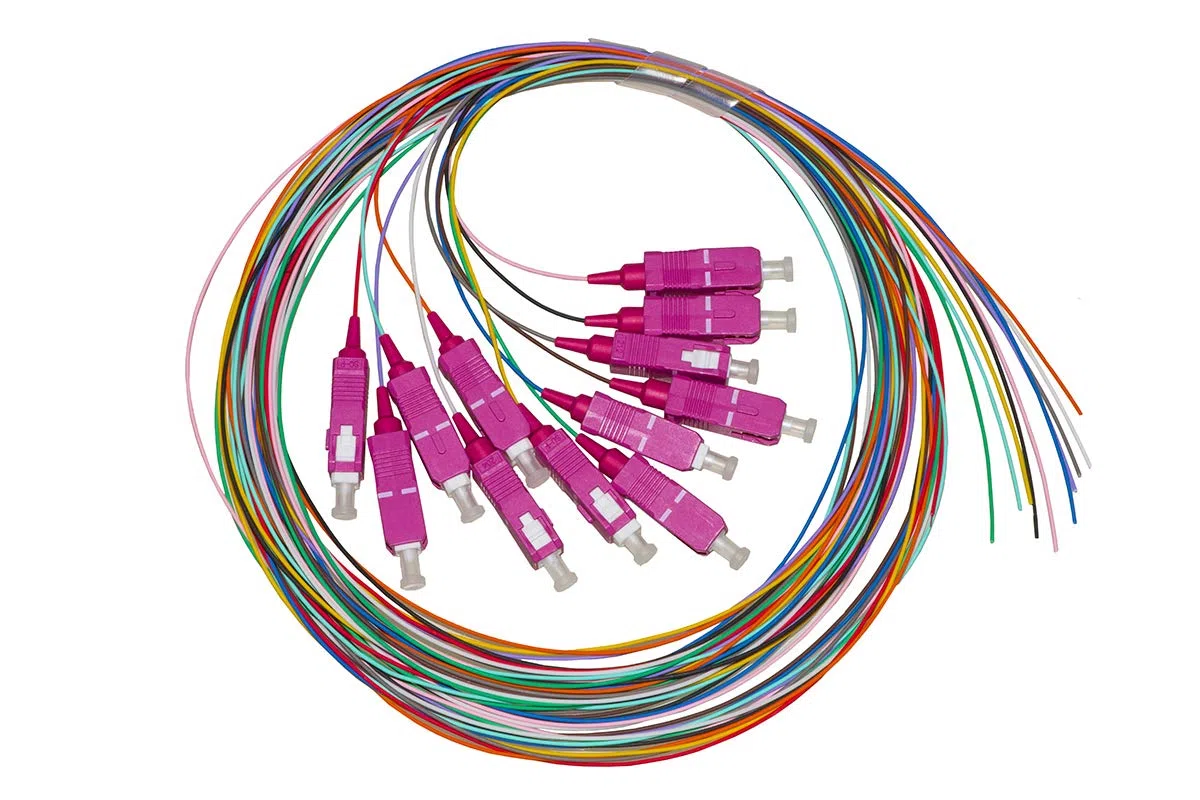 LINK LKSC12PT4 Set Cavi Pigtail Fibra Ottica Colorati connettori SC OM4 simplex Lunghezza 2 Metri Confezione 12 Pezzi Dimensioni compatte 22,5x18,5x0,5 cm per terminare Cavi in Rack e Box ottici