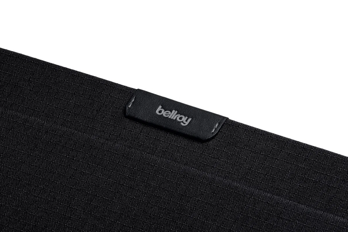 Bellroy Laptop Sleeve (notebook da 14", tessuto riciclato resistente all'acqua, accesso magnetico) - Black
