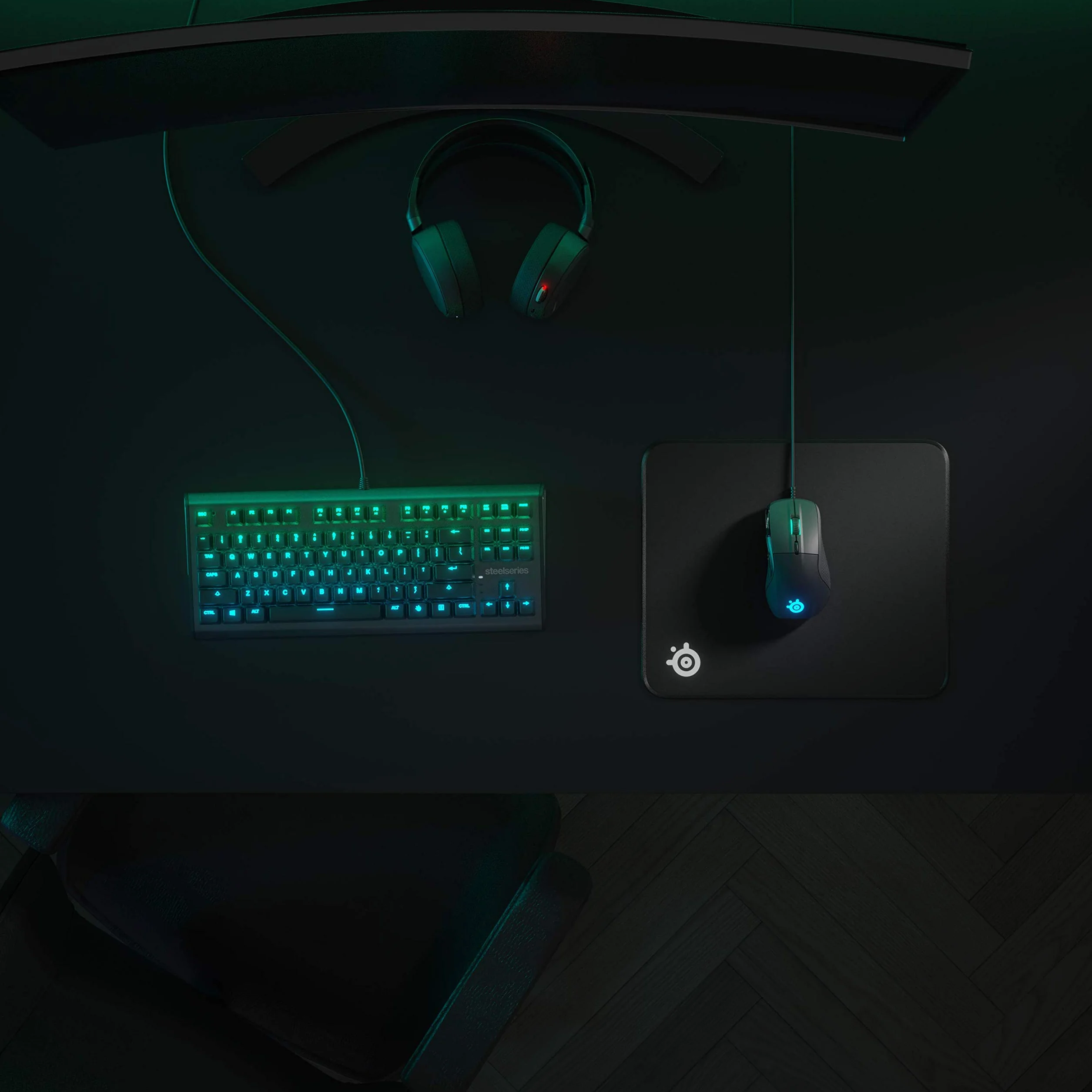 SteelSeries QcK Edge Mouse pad da gioco in tessuto, Bordi con impunturatura antisfilacciamento, Ottimizzato per sensori di gioco, Dimensioni M (320mm x 270mm x 2mm)