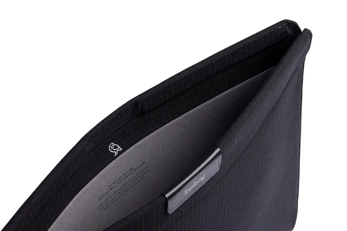 Bellroy Laptop Sleeve (notebook da 14", tessuto riciclato resistente all'acqua, accesso magnetico) - Black