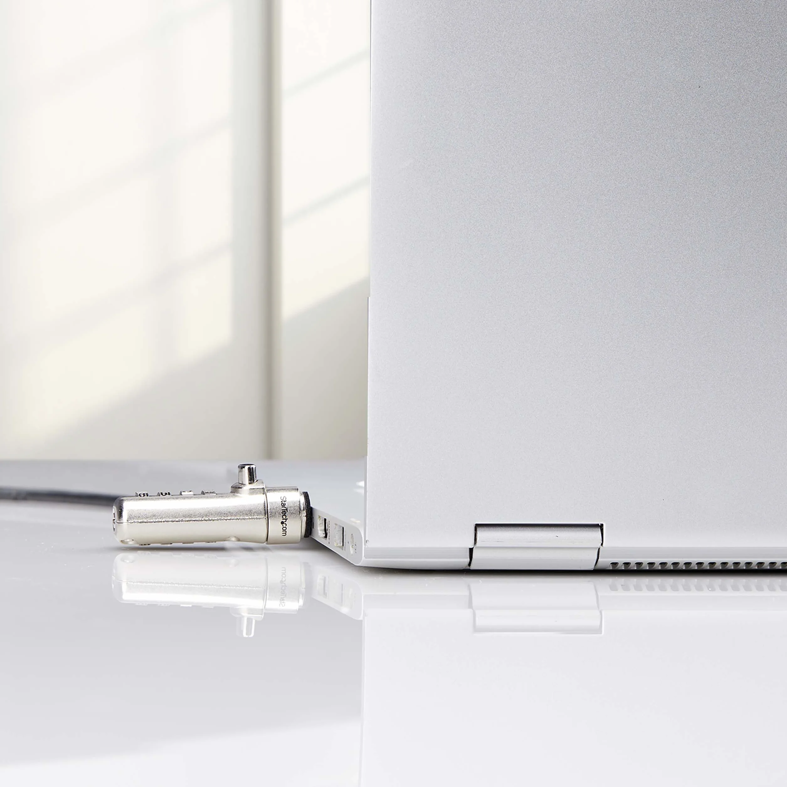 StarTech.com Cavo di Sicurezza da 2m Compatibile con Slot Nano Slim, Sicurezza antifurto da scrivania per Notebook