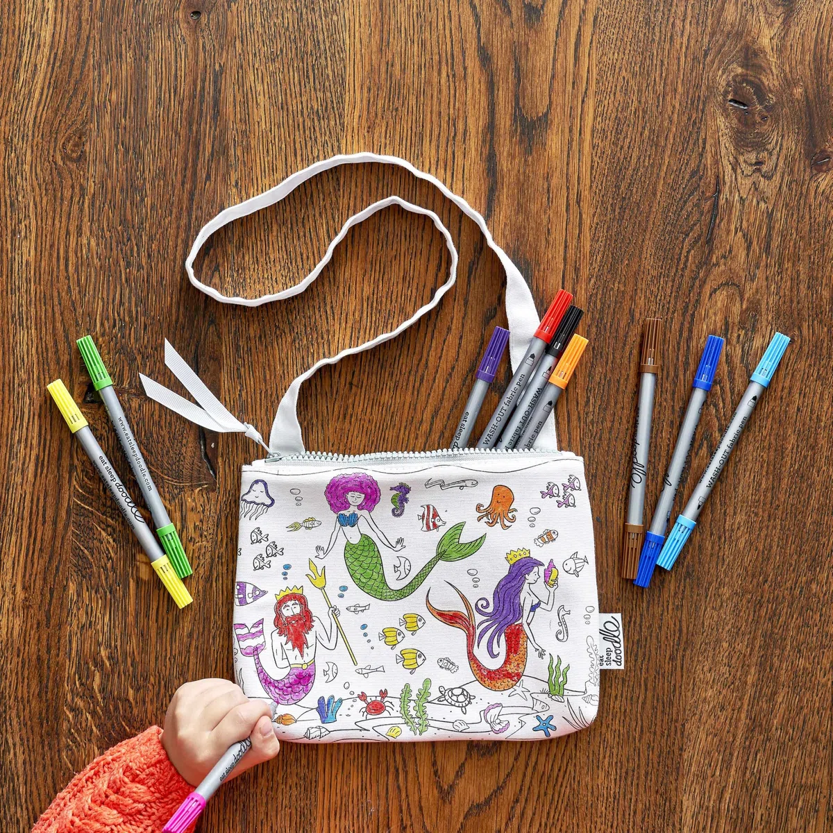 eatsleepdoodle Borsa da colorare bambini con 10 pennarelli lavabili per bambini, borsa da colorare 8,5" x 7"