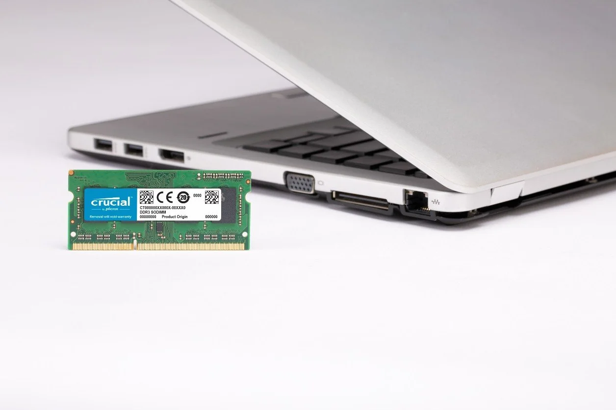 Crucial CT102464BF186D Memoria da 8 GB (DDR3L, 1866 MT/s, PC3-14900, SODIMM, 204-Pin)