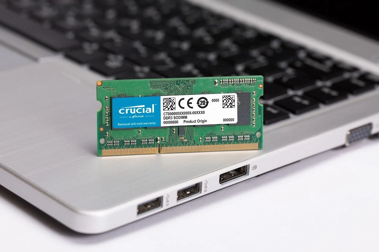 Crucial CT102464BF186D Memoria da 8 GB (DDR3L, 1866 MT/s, PC3-14900, SODIMM, 204-Pin)