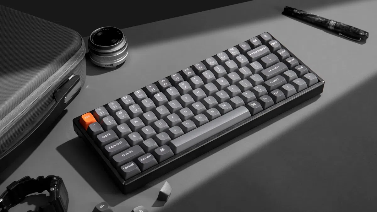 Keychron K2 MAX Tastiera meccanica wireless, 2,4 GHz/Bluetooth/USB-C, LED Bianco, QMK/VIA, Macro programmabili, PBT Keycaps, Per Mac Windows, Super Red Switch