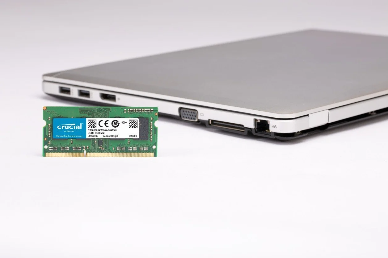Crucial CT102464BF186D Memoria da 8 GB (DDR3L, 1866 MT/s, PC3-14900, SODIMM, 204-Pin)