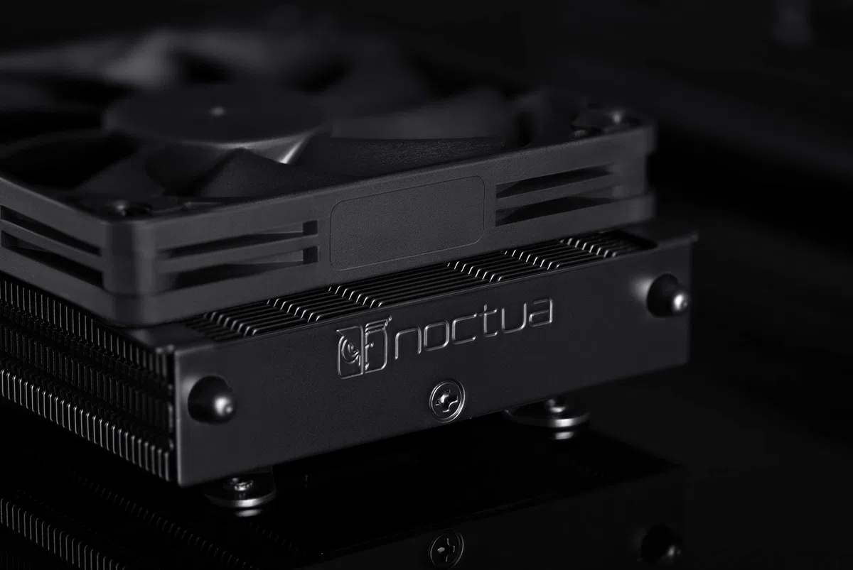 Noctua NH-L9a-AM4 chromax.black, Dissipatore a Basso Profilo per CPU (92 mm, Nero)