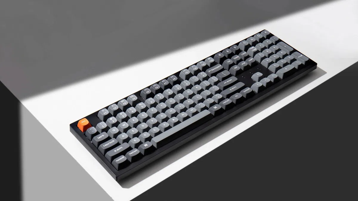 Keychron K10 MAX Tastiera meccanica wireless, 2,4 GHz/Bluetooth/USB-C, LED bianco, QMK/VIA, Macro programmabili, PBT Keycaps, Per Mac Windows, Super Red Switch